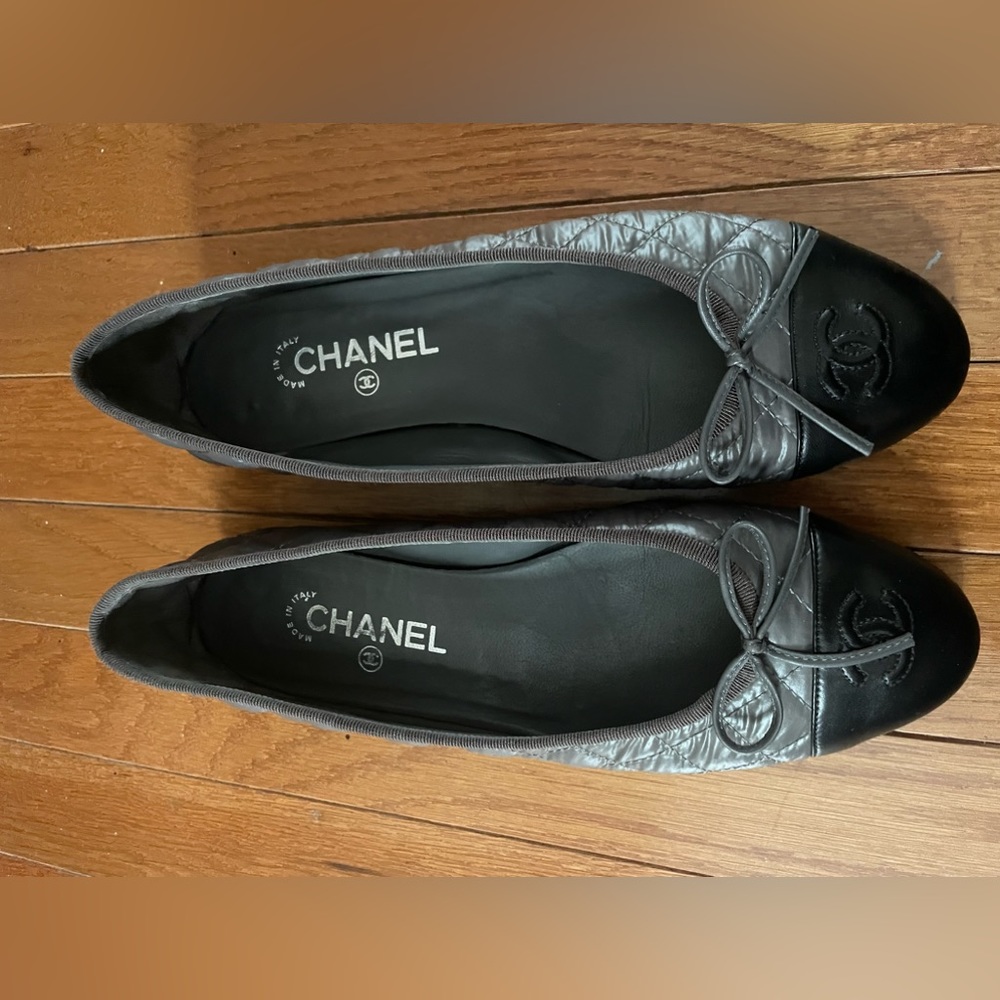 Chanel cap toe flats